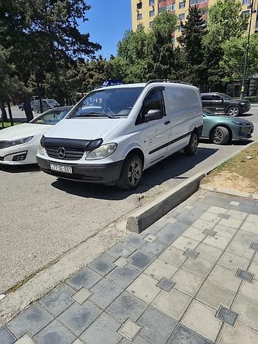 Mercedes-Benz Vito yük mikroavtobusu - Korpus: ağ rəngli, qapalı yük