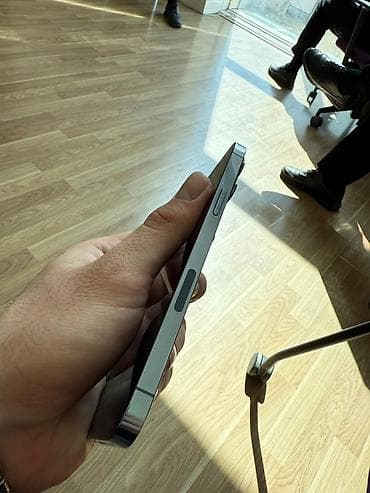 google pixel 6 pro: IPhone 13 Pro, Sierra Blue — 3