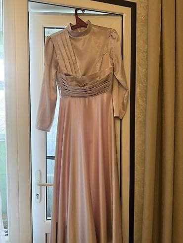 Zərif atlas parçadan uzun ziyafət donu. 40 razmer - Rəng: açıq