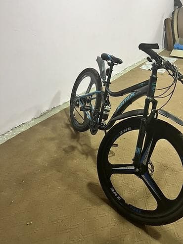 sədərək velosiped satışı: Dağ/şosse tipli velosiped – qara-mavi dizayn Xüsusiyyətlər: - 26" — 3