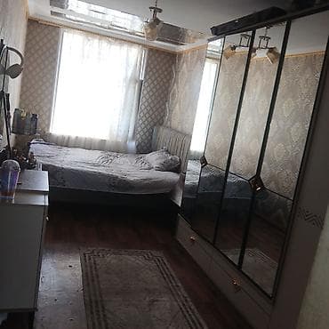 Mənzillər: Seherin merkezinde 4 mertebeli binanon 3 cu mertebesi 3 otagli ev — 7