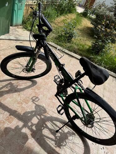 gül qabı: İşlənmiş Şəhər velosipedi Adidas, 28", Pulsuz çatdırılma — 1