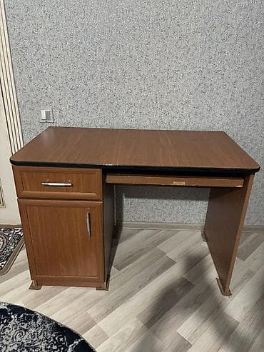 стул для школьника: Kompüter masasi.yaxsi veziyetdedi — 2