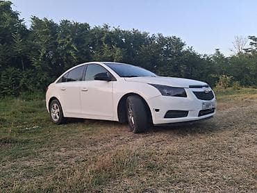 Chevrolet Cruze: 1.4 l | 2014 il Sedan