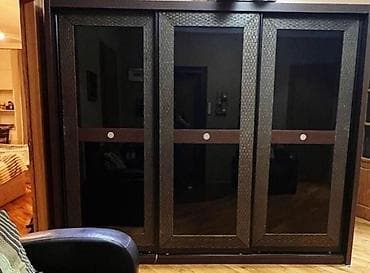 Dolab istikbalındı satılır 200 azn endirim oldu.Eni 2,40 derinlik 50