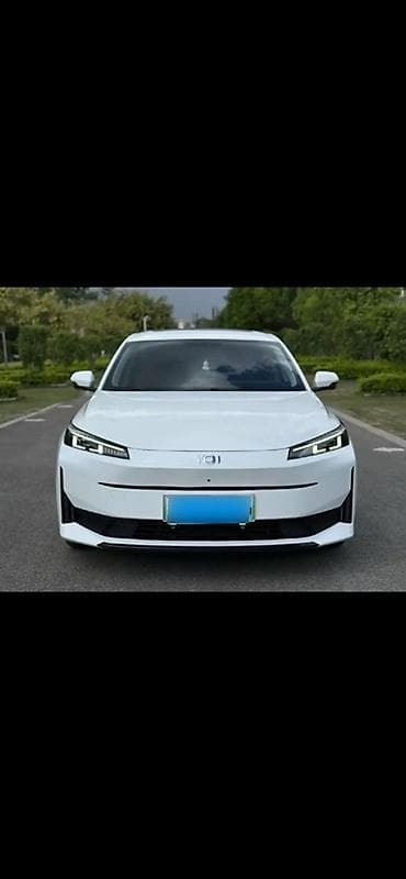 sadiq lapetler: Elektrik sedan – futuristik dizaynyüksək texnoloji salon Arenda — 4