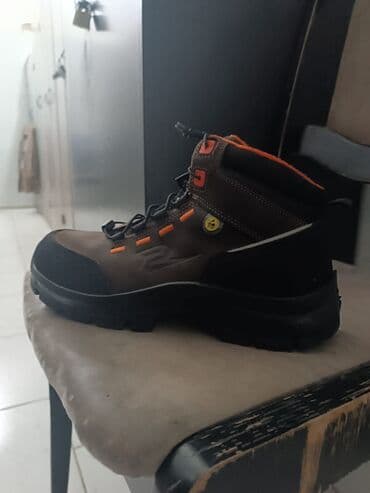 Təhlükəsizlik iş çəkməsi – orta boğazlı, su/dartılmaya davamlı