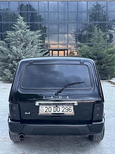 LADA Niva 4x4, qara rəng - Ban növü: 3 qapılı SUV - Tam ötürücü 4x4 - — 2