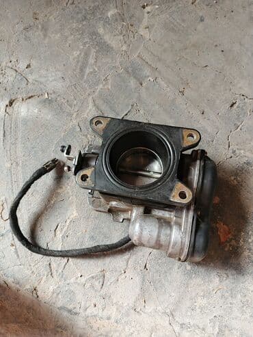 zbor mator: Zaslonka Mercedes-Benz E220 Ünvandan götürmə — 1