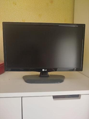 LG LCD monitor - Təxminən 22–24 düym ekran ölçüsü (geniş format