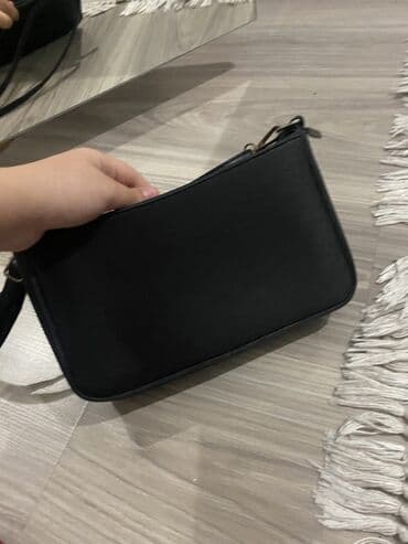 qaşlı canta: Qara çiyin/çapraz çanta - Minimalist dizaynlı, düzbucaqlı forma - — 2