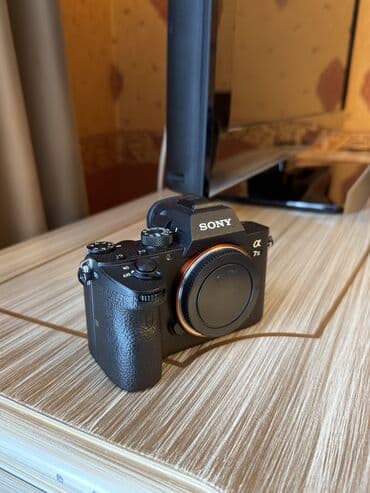 ipad 3 mini: İdeal veziyyetdedir heç bir problemi yoxdur. Sony A7iii Sony FE — 3