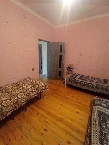 дом на колёсах: 1 mərtəbəli həyət evi - Beton konstruksiyalı, dördslop dam örtüklü — 10