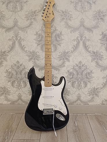 Elektrik gitara – Strat tipli korpus dizaynı, qara rəngli gövdə və ağ lalafo.az -da Elektrik gitara – Strat tipli korpus dizaynı, qara rəngli gövdə və ağ