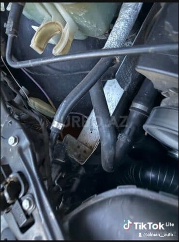 mercedes 2000: Masin ela veziyette di Cox xerc cekilib Garajdadi, surulmur, xinda — 10