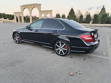 mersedes 2 2: Mercedes-Benz C-Class sedan (C250), qara rəng 🚘🚘 Xüsusiyyətlər:2014 cu — 6