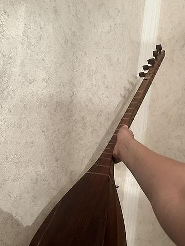 akustik gitara satisi: Saz (aşıq sazı) – xalq musiqi aləti Əla vəziyətdədi bir problem var — 3