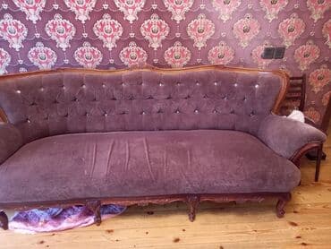 Ruminyanin antiq divan kreslosu.ela veziyetdedir. 710.deyilir adina