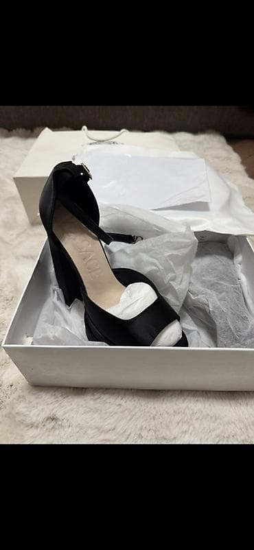 ayaqqabilar instagram: Qadın ayaqqabısı – qara rəng, platformalı və hündürdaban model. - — 1