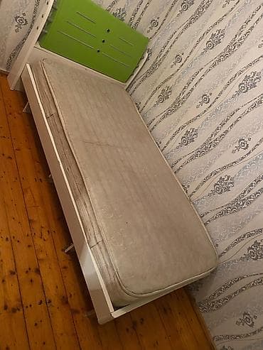tek kravat gence: Çarpayı satılır.2 ədəddir ikisi birlikdə 70 azn.Matras verilir.Sabah — 2