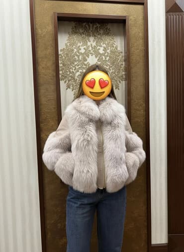 yun jaket modelleri: Qadın üçün qısa kürk gödəkçə - Rəng: açıq bej/krem (pudra alt tonlu) — 1