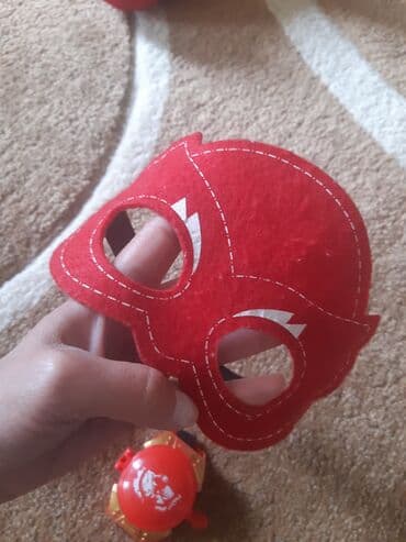 uşaq qolbaqları: Geroi v maskax komplekti: maska va qolbaqlari. Unvan — 4