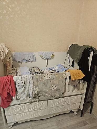 şaxda baba: Oğlan və qız üçün, İşlənmiş, Dördbucaq, Beşik, Dəst ilə, Yellənmə mexanizmsiz — 1