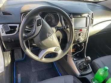 larzon disk: Hyundai i30 Wagon – ağ rəngli, universal kuzov. Əsas xüsusiyyətlər: - — 5