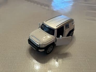 ordək maketi: Maket oyuncaq avtomobil – ağ/silvir rəngli off-road SUV model — 5