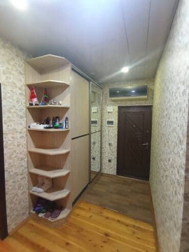 bakixanovda kiraye evler 2024: Köhnə günəşli,İnqilab ismayılov parkının yanı,Bazar store ilə üzbəüz,9 — 6