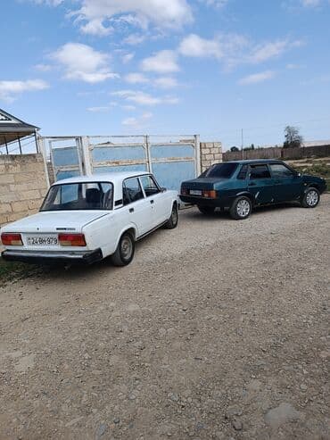 VAZ 2107, ağ rəng, sedan gövdə. Xüsusiyyətlər: - Arxa ötürücülü