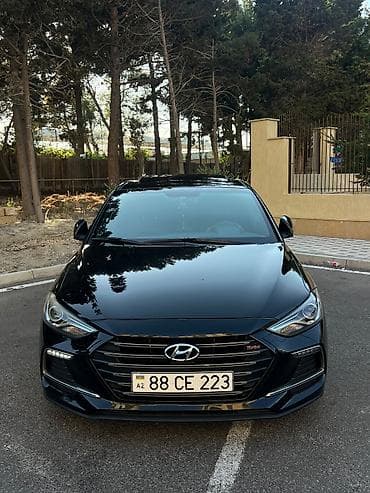 Hyundai Elantra: 1.6 l | 2017 il Sedan