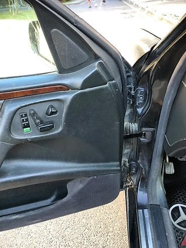 disk qabi: Mercedes-Benz E 320: 3.2 l | 1995 il Sedan — 7