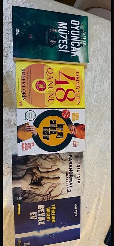 Kitab dəsti – müxtəlif janrlarda 6 adda bestseller və populyar əsər -