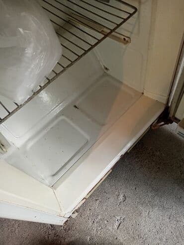 gəncədə soyuducu: Soyuducu, üst hissədə əl ilə açılan kiçik dondurucu kamerası olan — 4