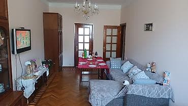 bina evler: 2 otaqlı mənzil – şəhər mərkəzinə yaxın, aşağı mərtəbədə (giriş həyət — 3