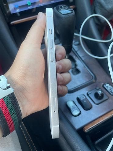 iphone 17 pro silver: IPhone 13, Ağ — 5