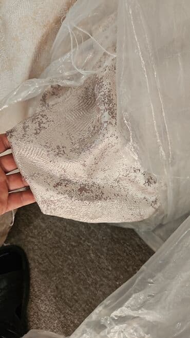 tül parçalar: Açıq çəhrayı rəngdə, üzərində naxışları olan dekorativ parça. Yumşaq — 3