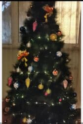 böyük yolka: Yolka agaci 2.40 iqrusqalarnan ve isiqla beraber satilir — 1