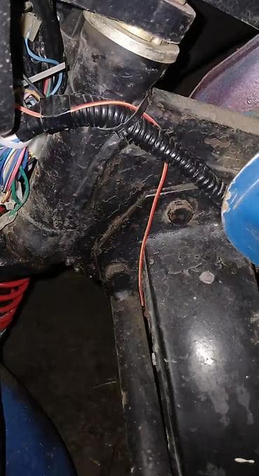 panel pulsuz: Yük daşıma üçün üçtəkərli motoqoşqu - Konstruksiya: Ön hissəsi — 6