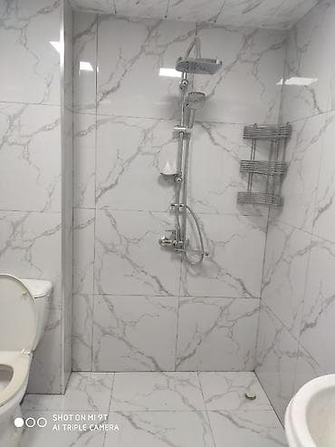 dus kabina kreditle: Mərmər naxışlı keramika plitələrlə tamamlanmış tam sanitar qovşaq — 3