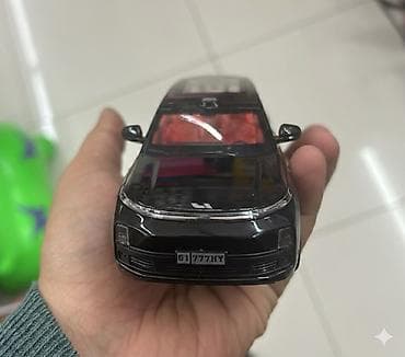 Metalı die-cast oyuncaq avtomobil – qara rəngli SUV modeli