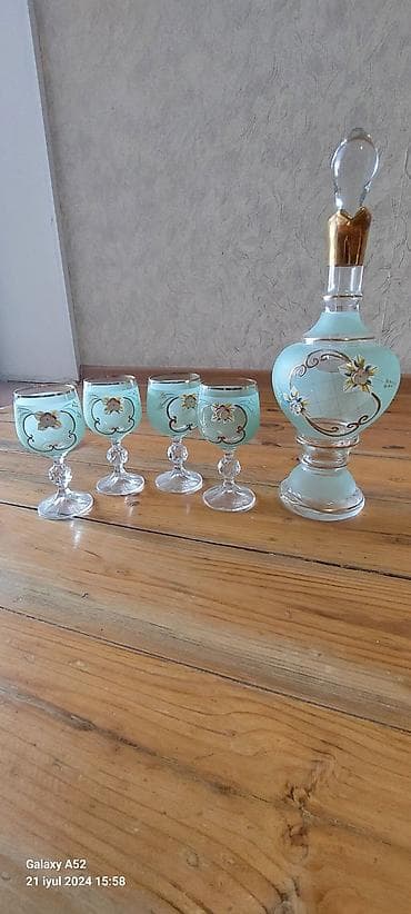 samovar almaq: 4 qedeh qalib. Islenmeyib. 1 ildi alinib.qorkada olub. Baha alinib — 1