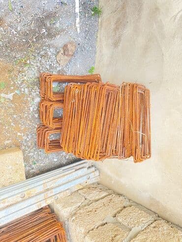 Сухие строительные материалы: 8lik katinkadan yığılıb xamutlar. 400 ədəd 40*15 var, 250 ədəd 30*15 — 3