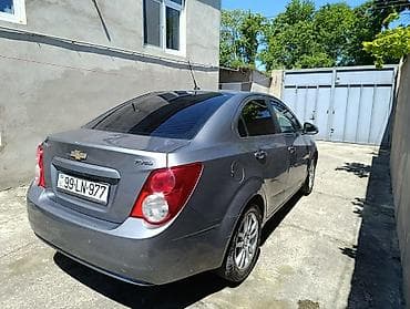 sevrolet aveo: Chevrolet Aveo: 1.6 l | 2014 il 104000 km Sedan — 4