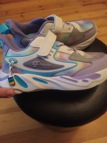 cüzdanlar: 25manat.cox yunguldu.tezedir.Qiz usagina 38razmer.cuzi endirim olacaq — 1