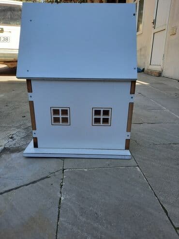 pişiy evi: Ağ rəngdə,su keçirməyən materialdan hazırlanmış it/pişik evi. Həm — 4