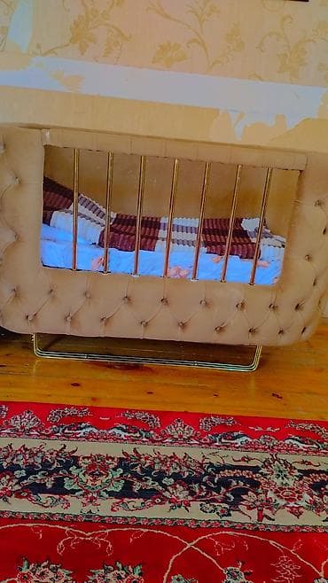 çilek beşik: Oğlan və qız üçün, Dördbucaq, Beşik, Dəst ilə, Matras ilə, Yellənmə mexanizmsiz — 1