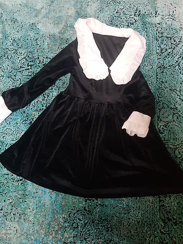 Qara məxməri don - Stil: klassik dizayn, ağ büzməli geniş yaxalıq və