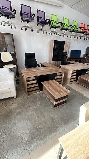 Ofis mebel dəsti Tərkib: - İş masasının üst tablası: taxta